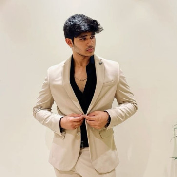 H, 23, India