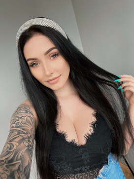 Anna Smith, 35, Canada