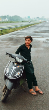 Zahid Tavar, 19, India