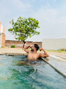 Uuvviii, 20, India