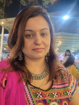 Riya, 57, India