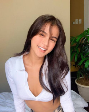 Apple Ladna, 33, Philippines