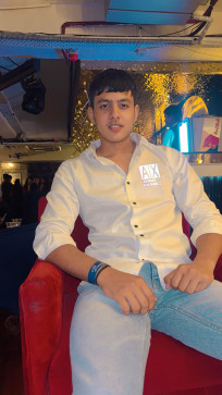 Vansh, 18, India