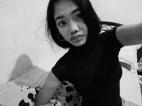 Meera, 18, Philippines