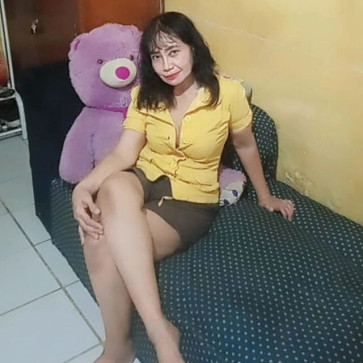 Ida Sulu, 51, Indonesia