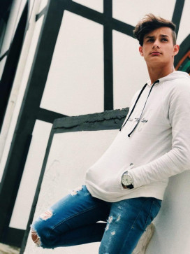 Sebastiaacuten Bal, 18, Germany