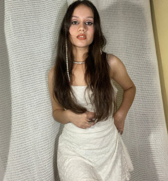 Annie, 21