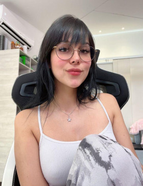 Becky, 20, United States