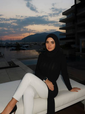 HijabiMeriam, 90, United States