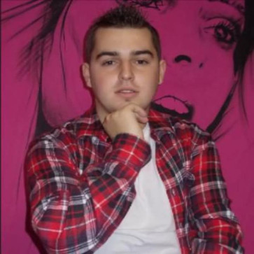 Andreinho 2000, 34, Romania