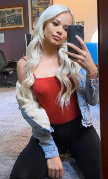 Ellie, 18, United States