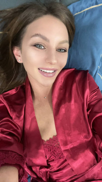 Annie Ella, 37, United States