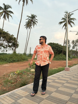 Max, 25, India