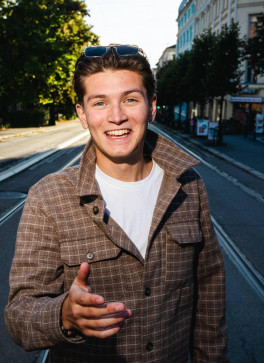 Alex, 20, United States