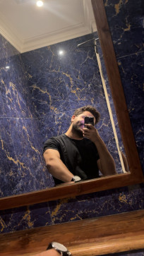 Klark, 28, Saudi Arabia