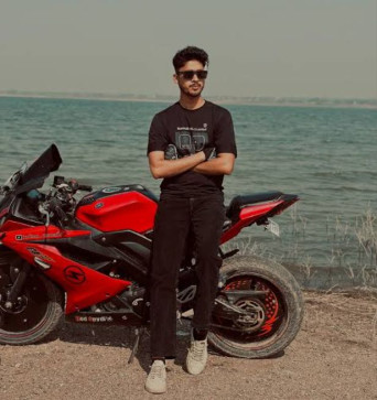 Vivek Sawant, 23, India