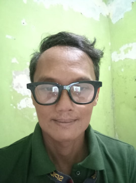 Ardi, 48, Indonesia