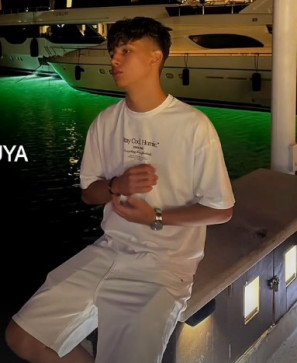 Alex, 18, United States