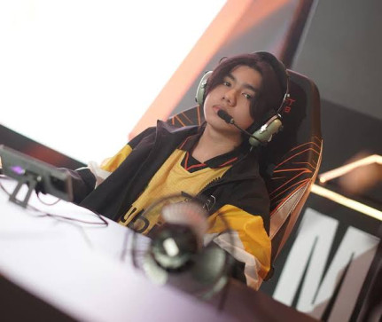 Kairi Tzy, 18, Philippines