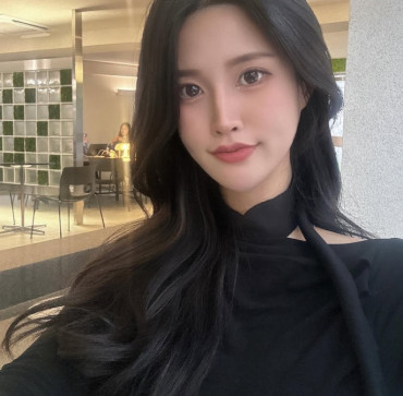 S H E N, 29, United States