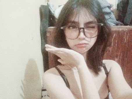 Iya, 18, Philippines