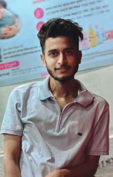 Tofijul Moine, 18, India