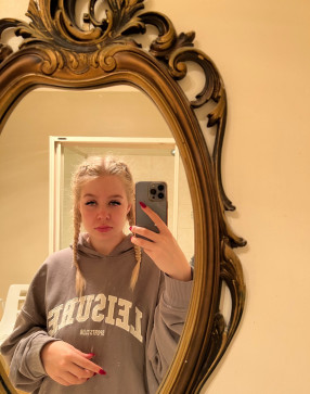 Mia Riley, 19, United States