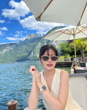 Aria, 33, United Kingdom