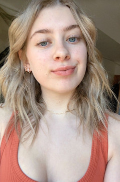 Julia, 18, United States