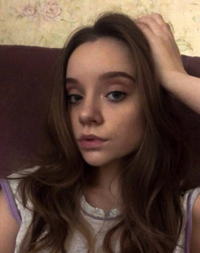 Dasha, 18, United States