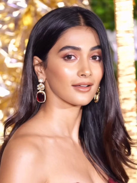 PoojaHegdee, 29, India