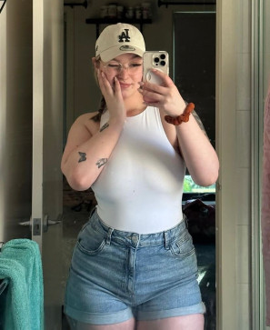 Lisa, 32, United States