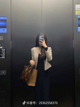 Me Luna, 25, United Kingdom