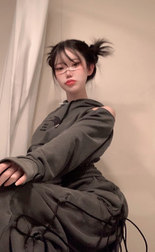 Eve, 19, Australia