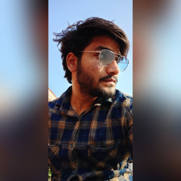 Pyasa Darinda, 25, India