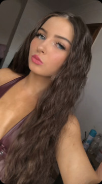 Amira, 18, Ireland