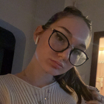 Daisy, 21, United States