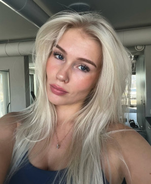 Sarah, 21, Finland