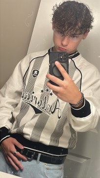 Alex, 18, United States