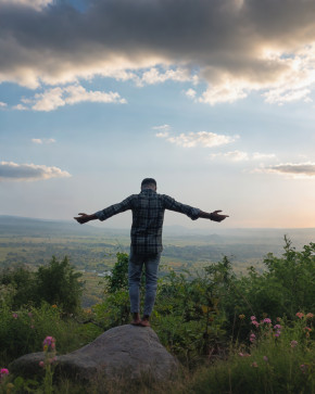 Server -1, 18, India