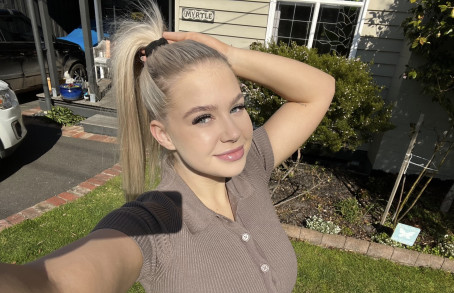 Mary Kate, 18, United States