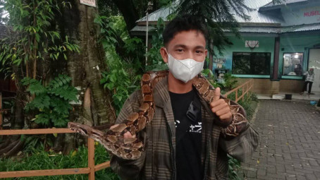 Nazri Kamek, 18, Indonesia