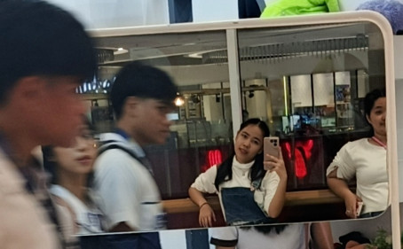 Aviona, 20, Philippines