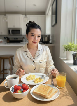 Cassandra, 34, United States