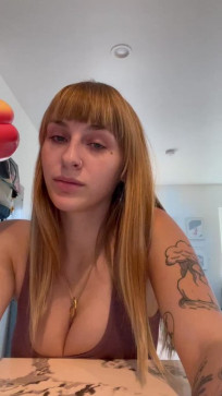 Lizzy, 27, United States