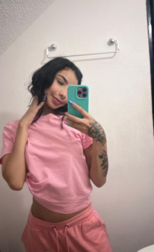 Chloe, 21, United States