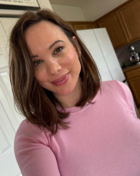 Mia, 33, United States