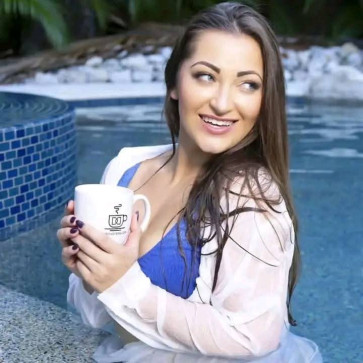 Olivia Smith, 25, United States