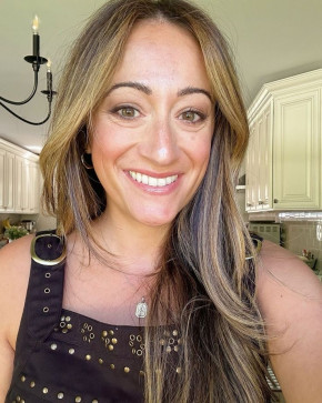 Chloe, 35, United States