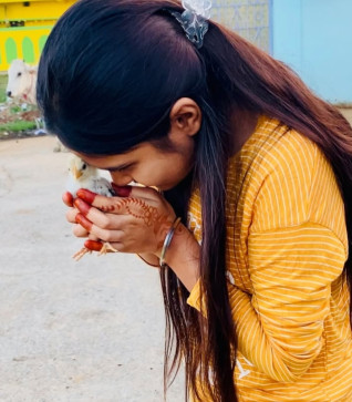 Pakhi, 18, India